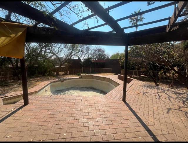 3 BEDROOM HOUSE FOR SALE IN MUCKLENEUK